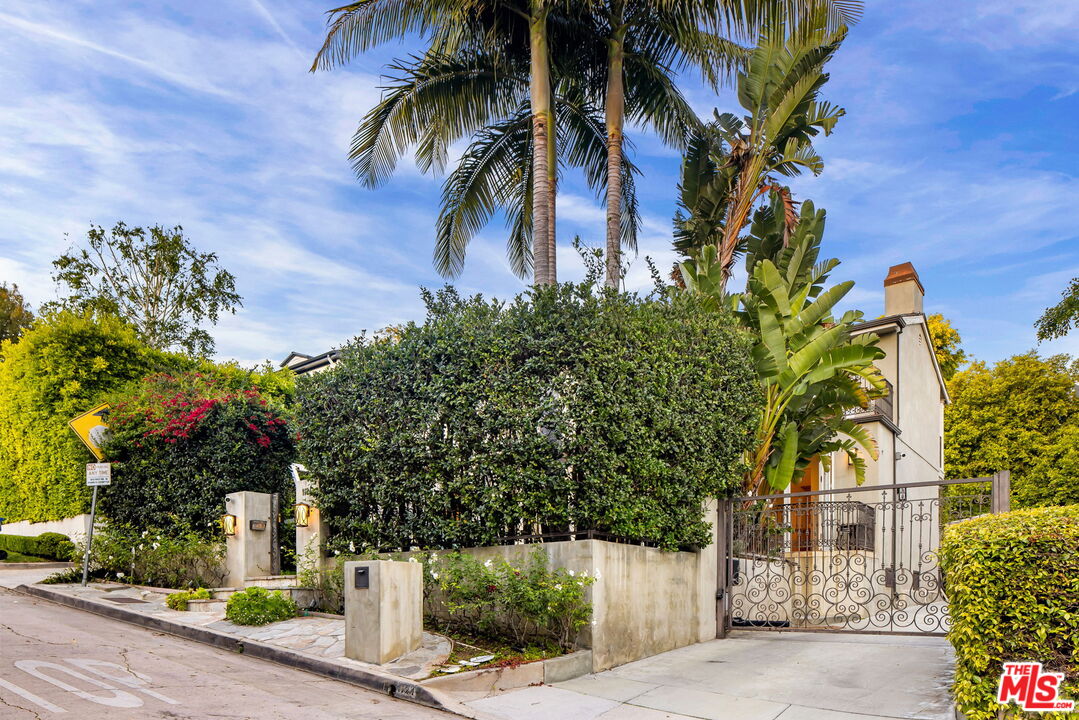 1124 Sierra Alta Way