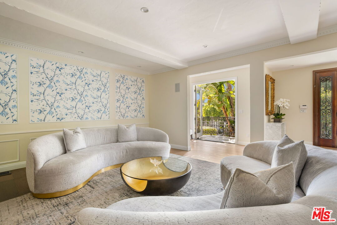 1124 Sierra Alta Way