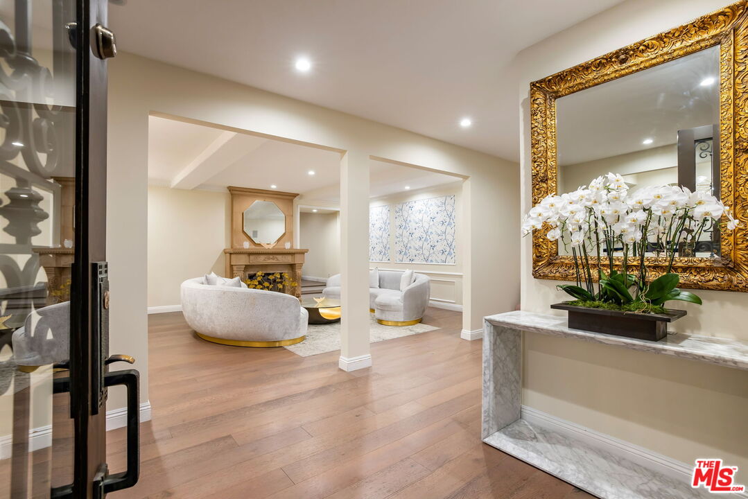 1124 Sierra Alta Way