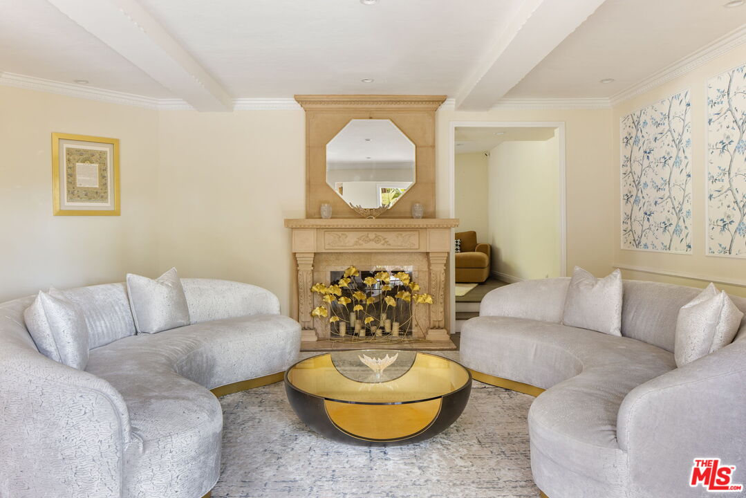 1124 Sierra Alta Way