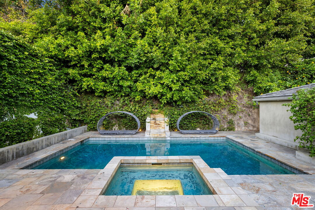 1124 Sierra Alta Way