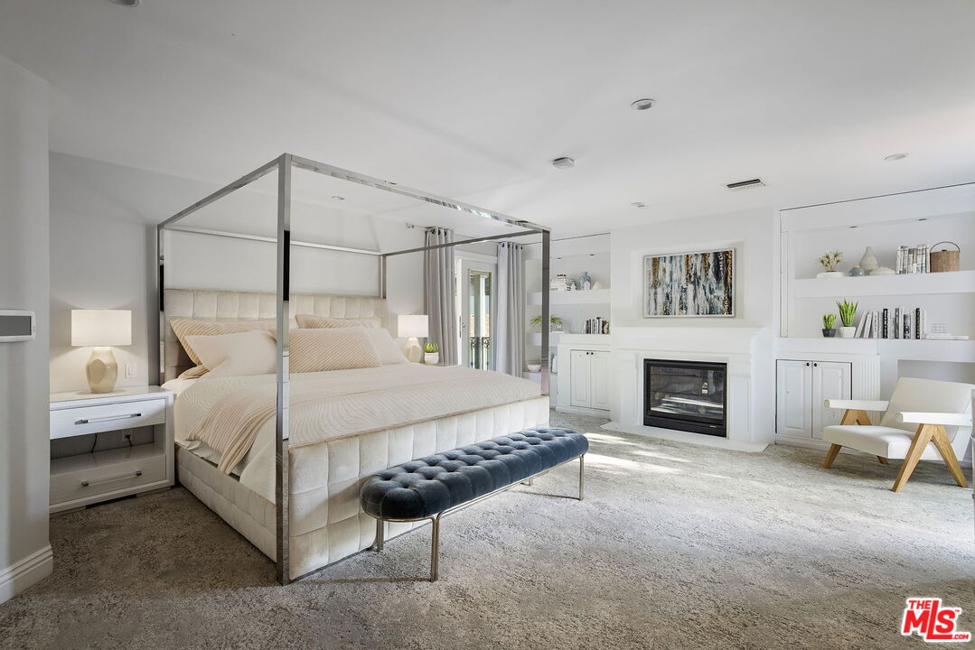 1124 Sierra Alta Way