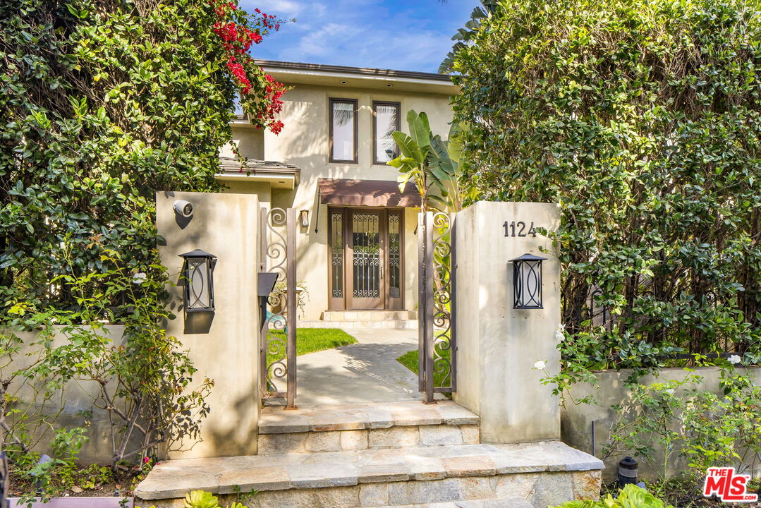 1124 Sierra Alta Way