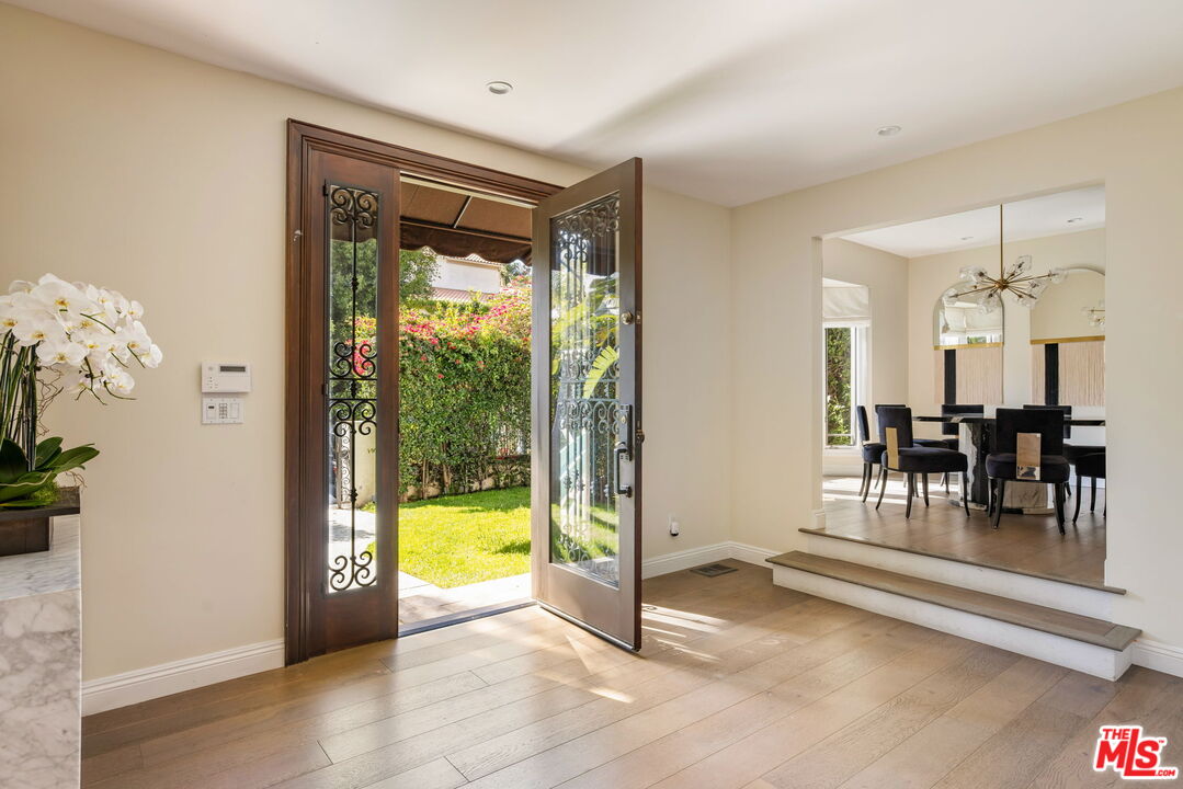 1124 Sierra Alta Way