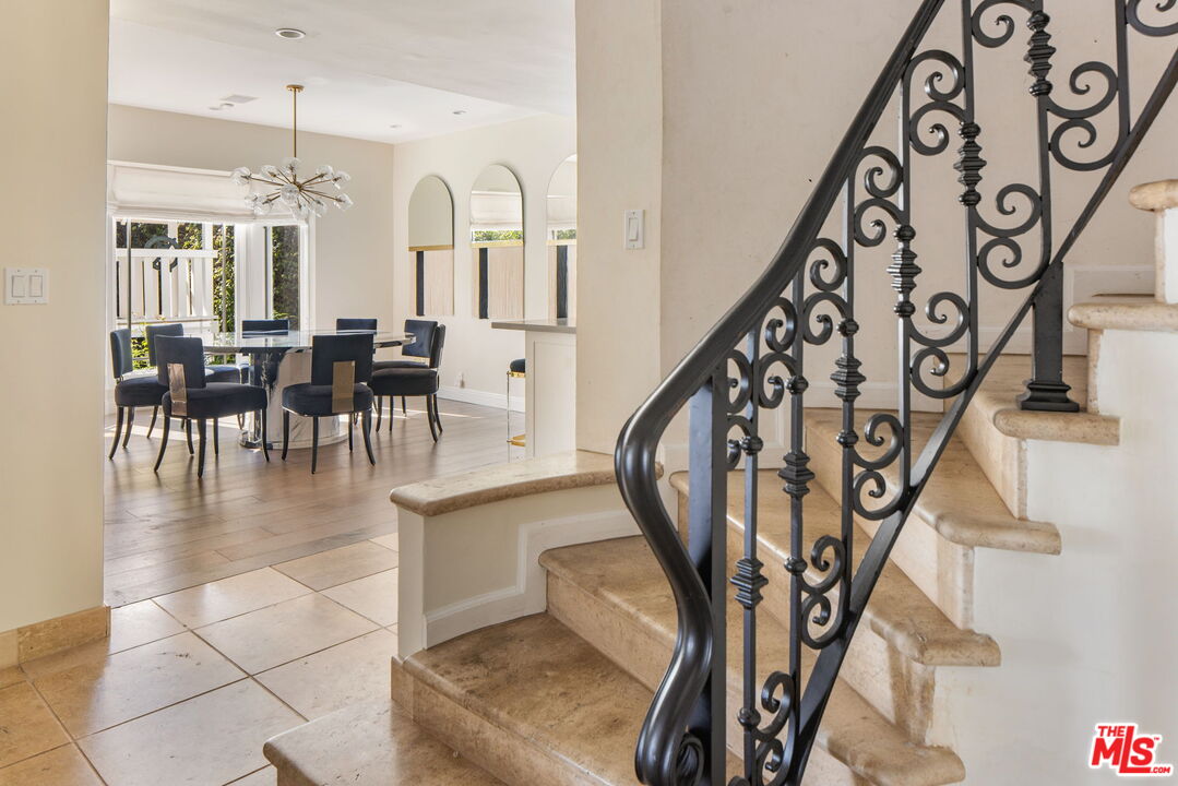 1124 Sierra Alta Way