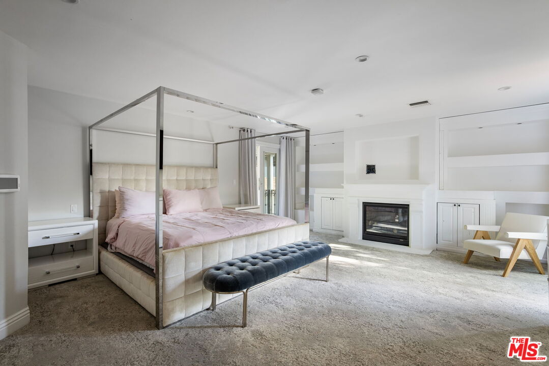 1124 Sierra Alta Way