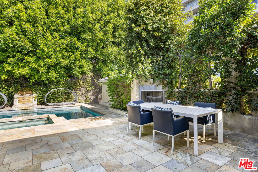 1124 Sierra Alta Way