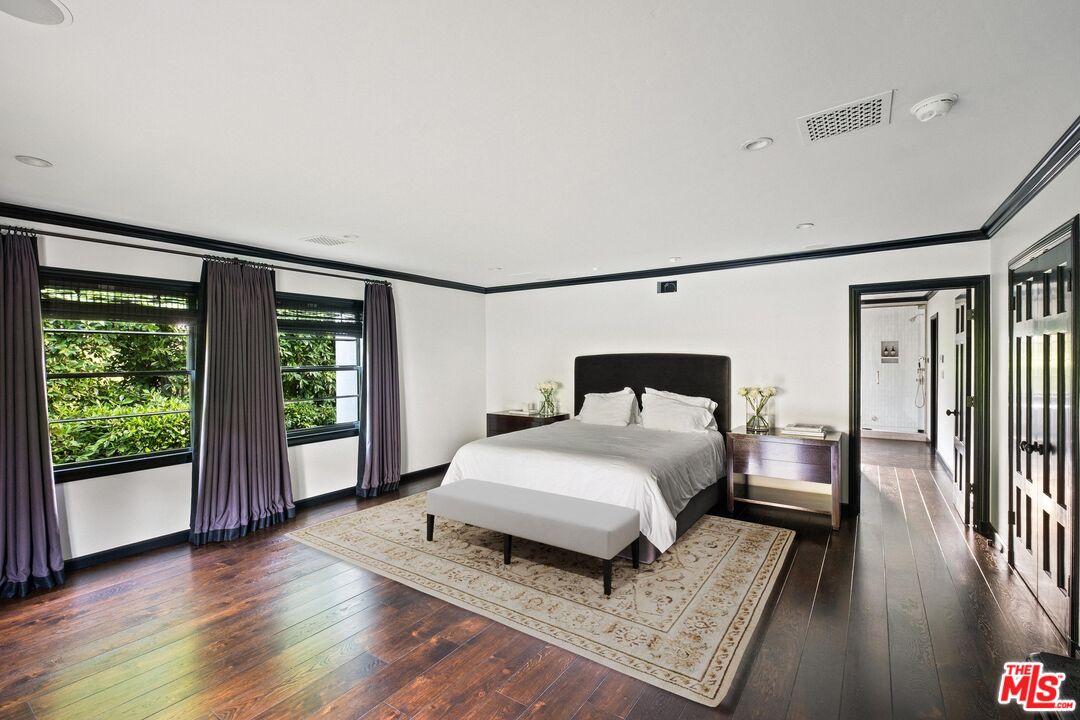 1443 N Doheny Dr