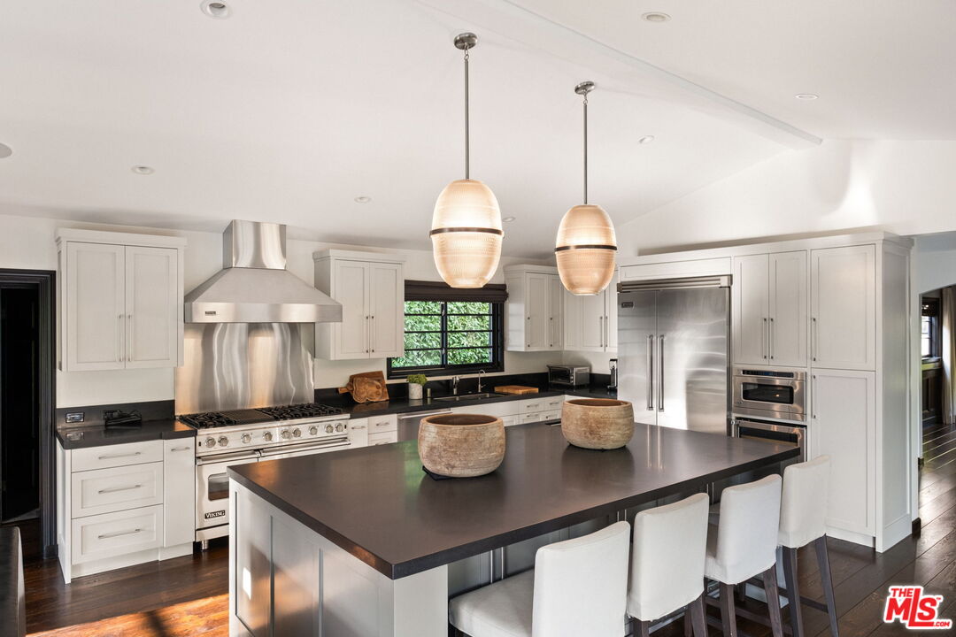 1443 N Doheny Dr