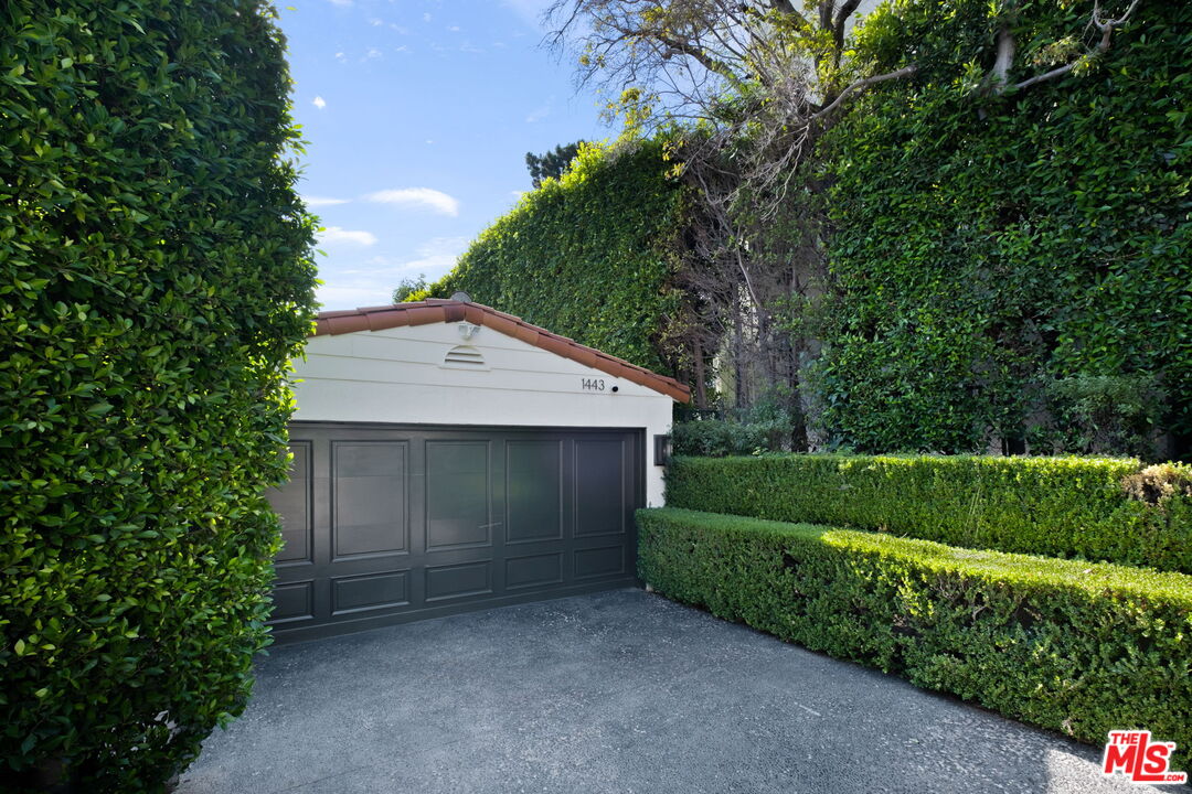 1443 N Doheny Dr