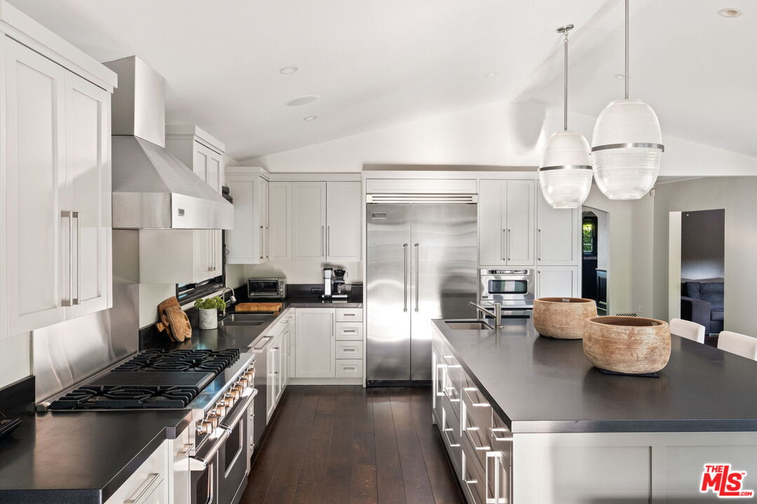 1443 N Doheny Dr