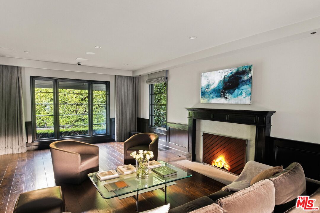 1443 N Doheny Dr