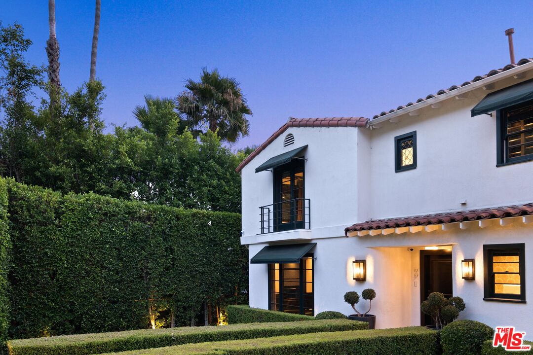 1443 N Doheny Dr