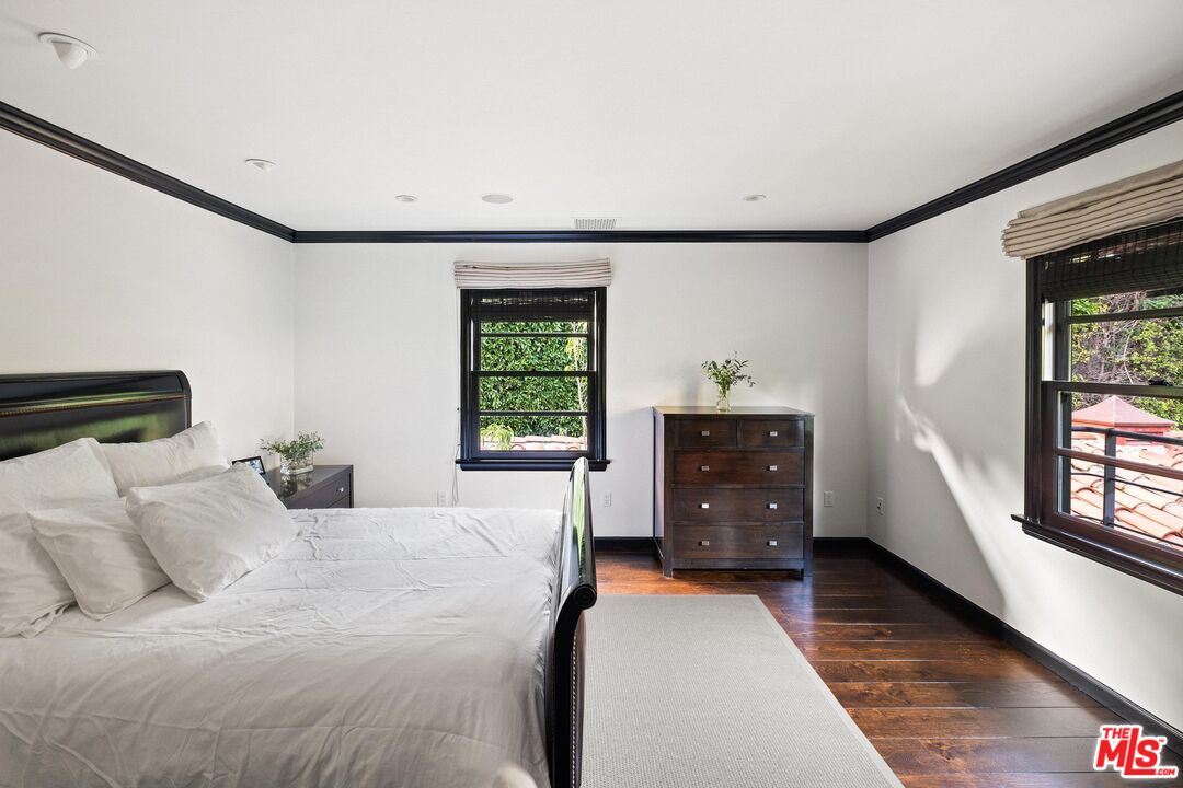 1443 N Doheny Dr