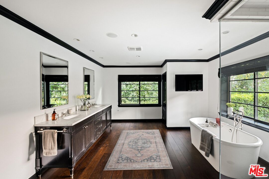 1443 N Doheny Dr