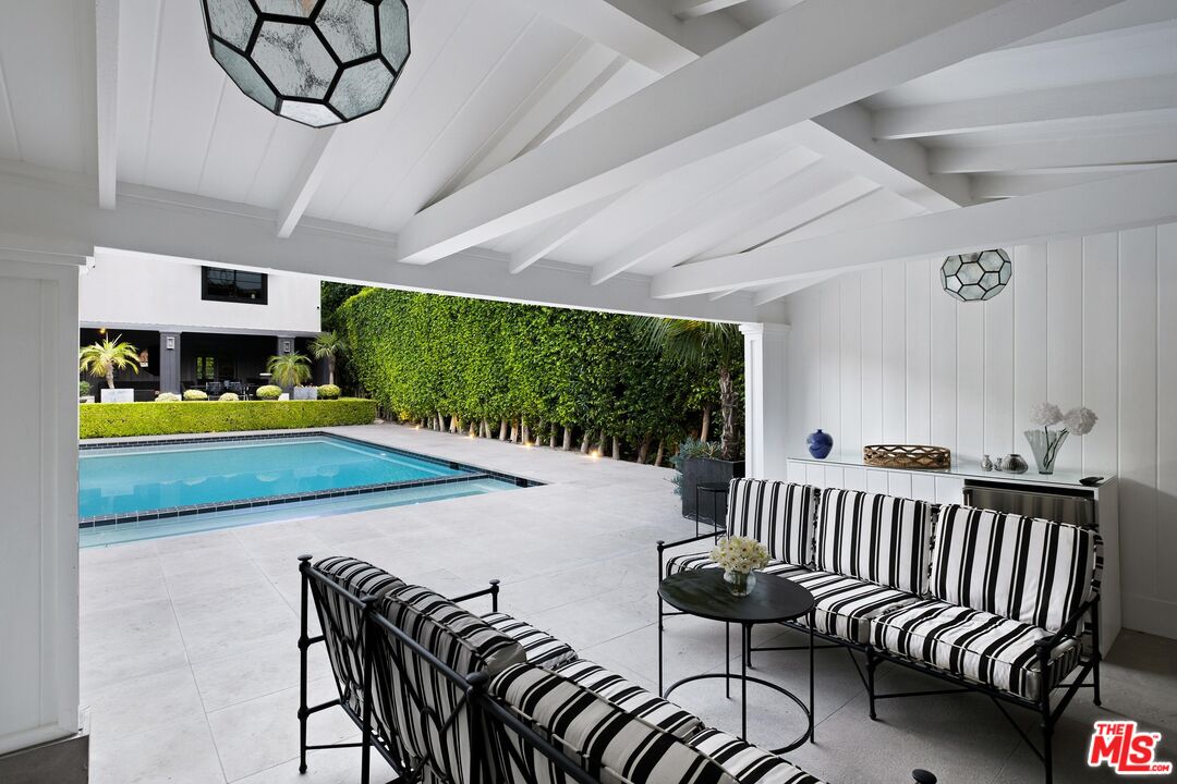 1443 N Doheny Dr