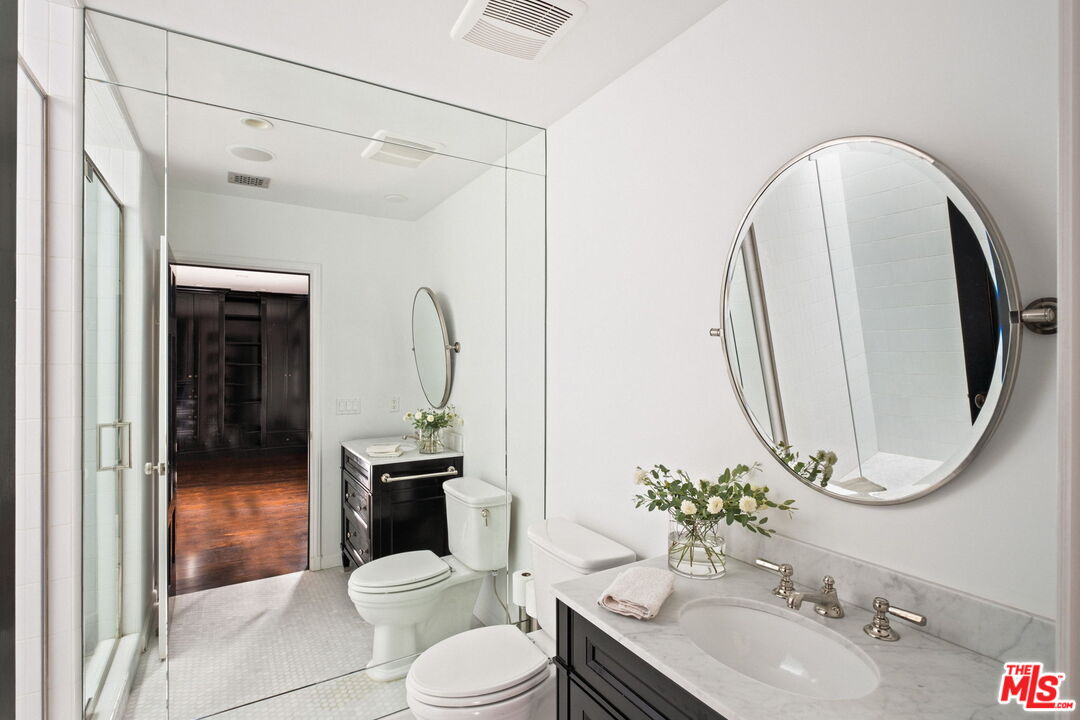 1443 N Doheny Dr