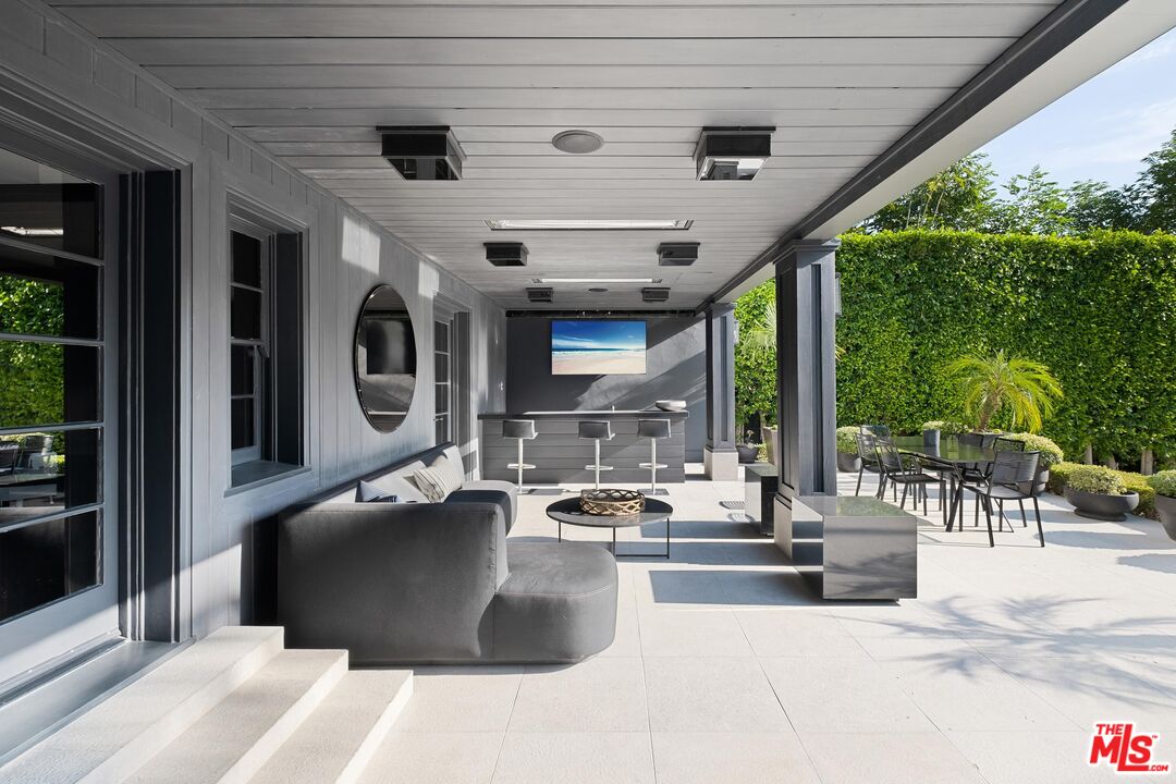 1443 N Doheny Dr