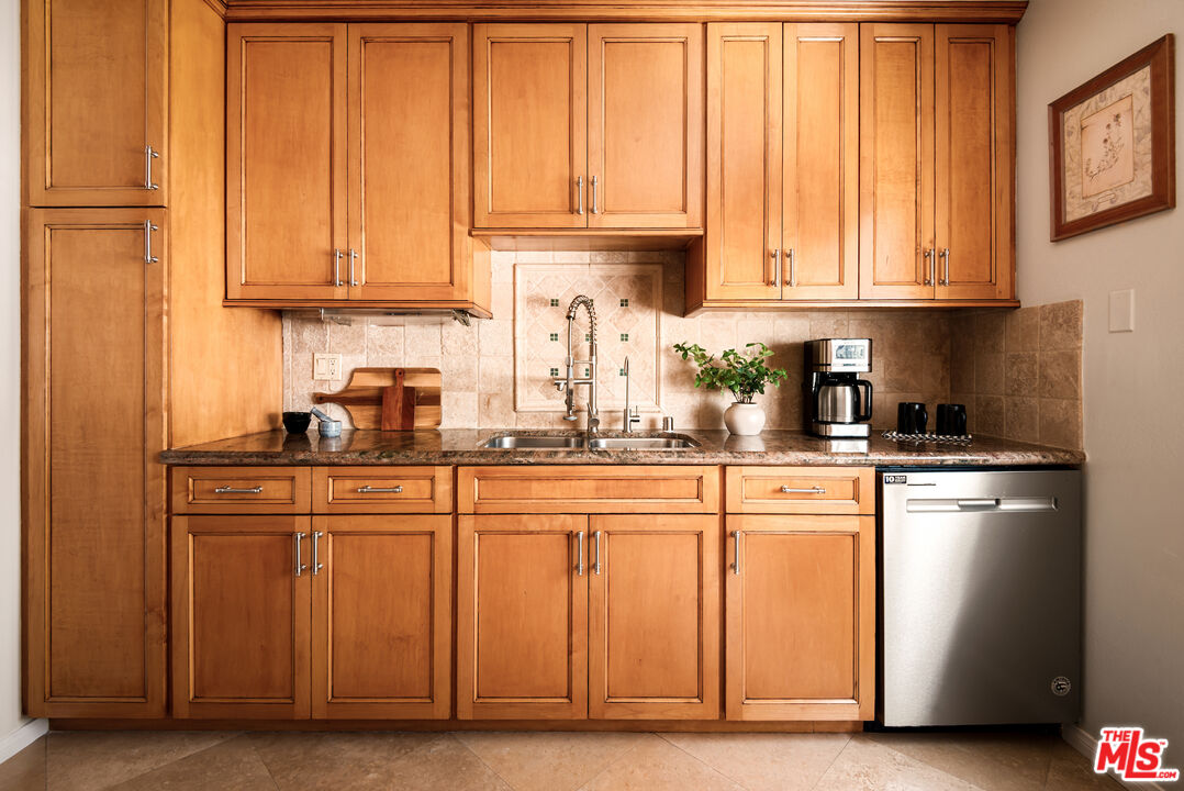 2248 S Bentley Ave Unit: 2