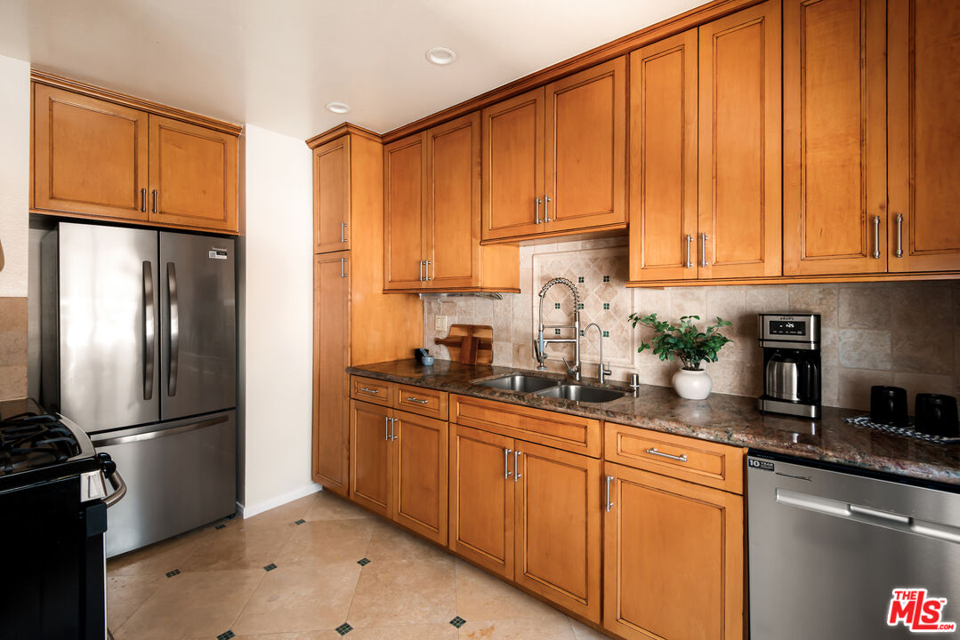 2248 S Bentley Ave Unit: 2
