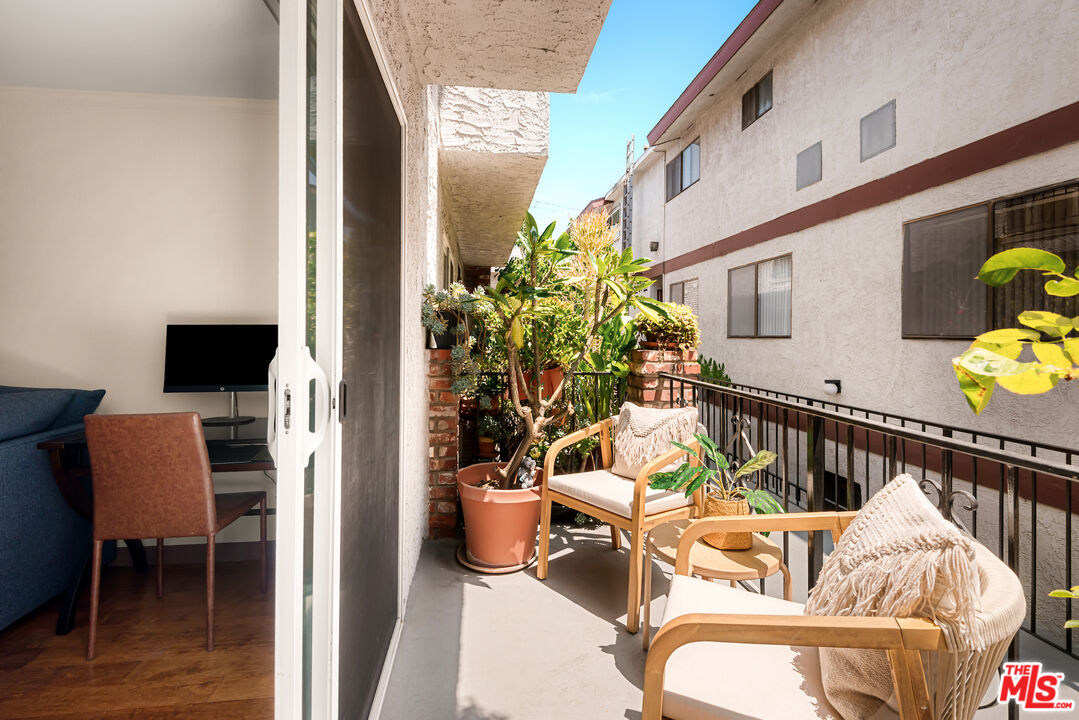 2248 S Bentley Ave Unit: 2