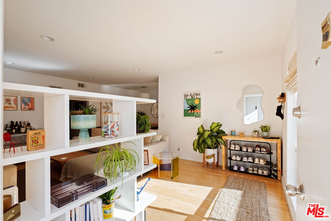 550 N Croft Ave Unit: 2