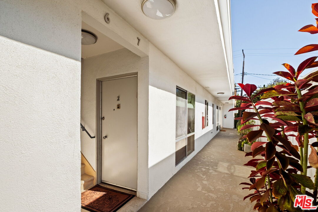 550 N Croft Ave Unit: 2