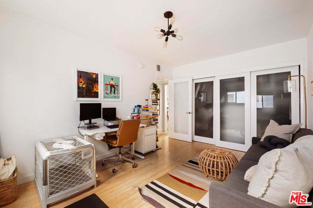 550 N Croft Ave Unit: 2
