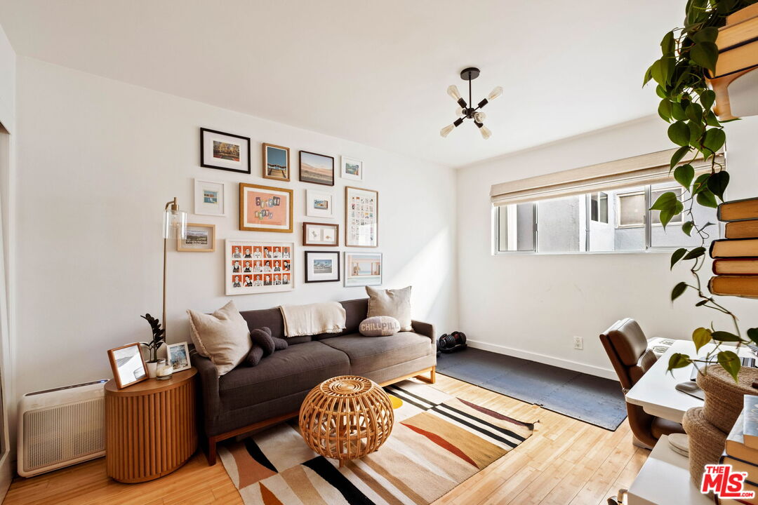 550 N Croft Ave Unit: 2