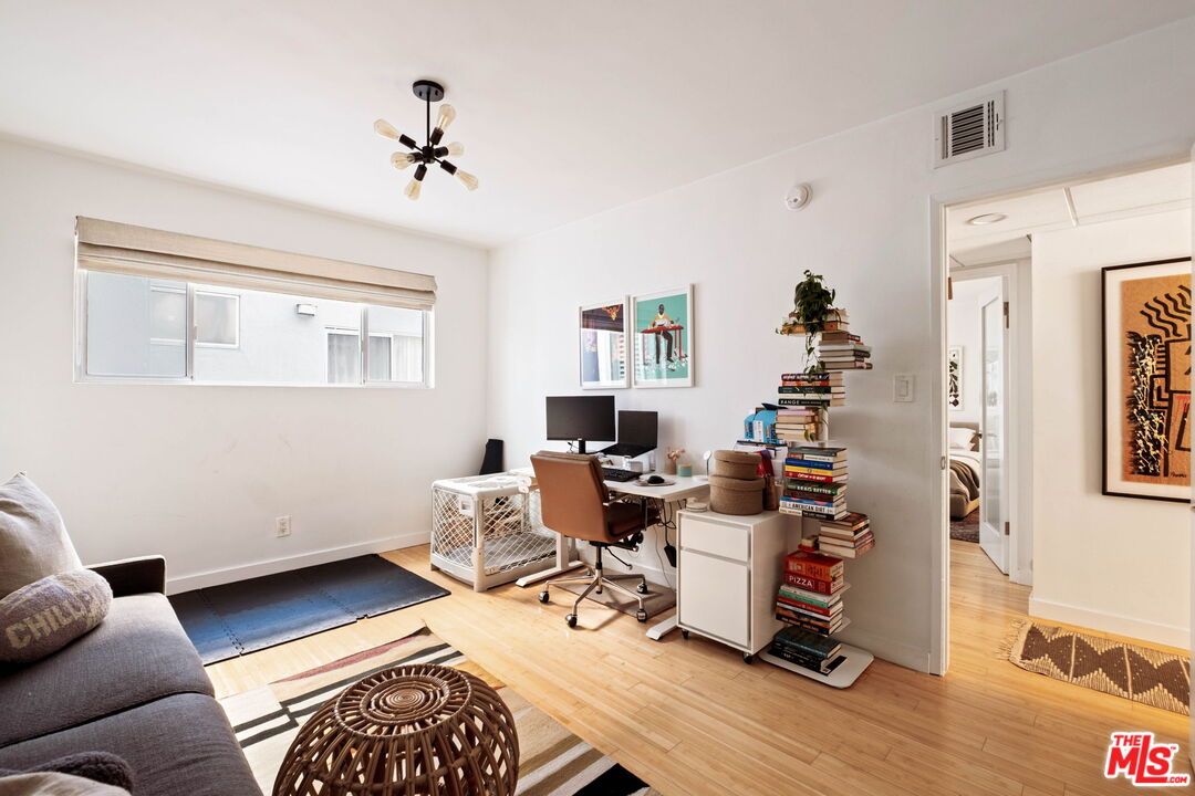 550 N Croft Ave Unit: 2