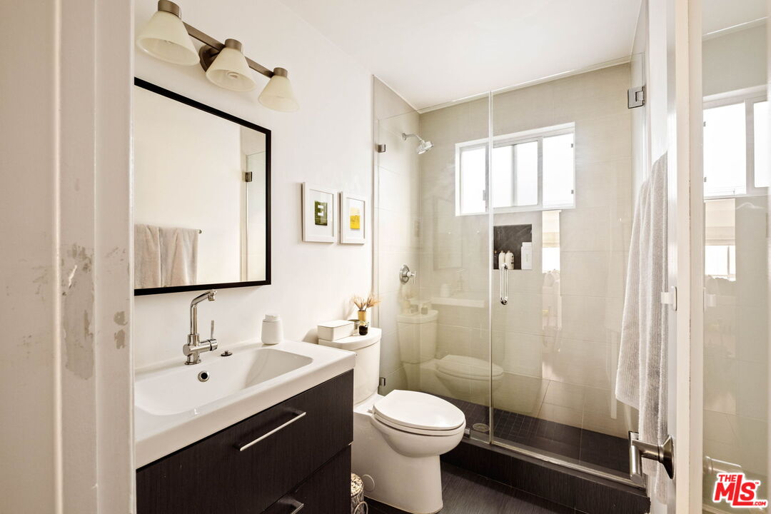 550 N Croft Ave Unit: 2