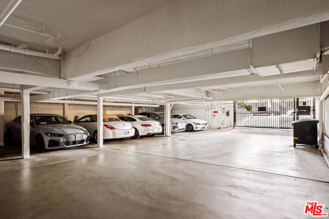 550 N Croft Ave Unit: 2