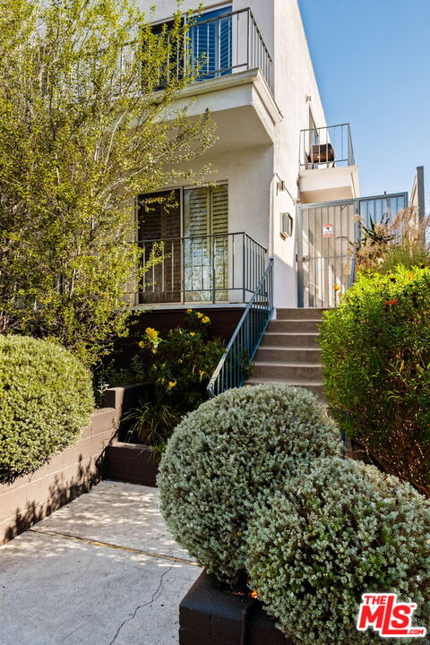 550 N Croft Ave Unit: 2