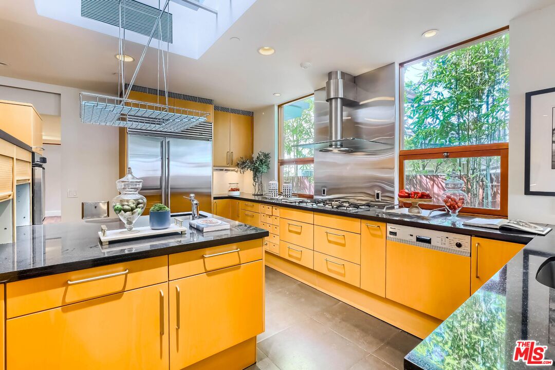 2238 Stradella Rd