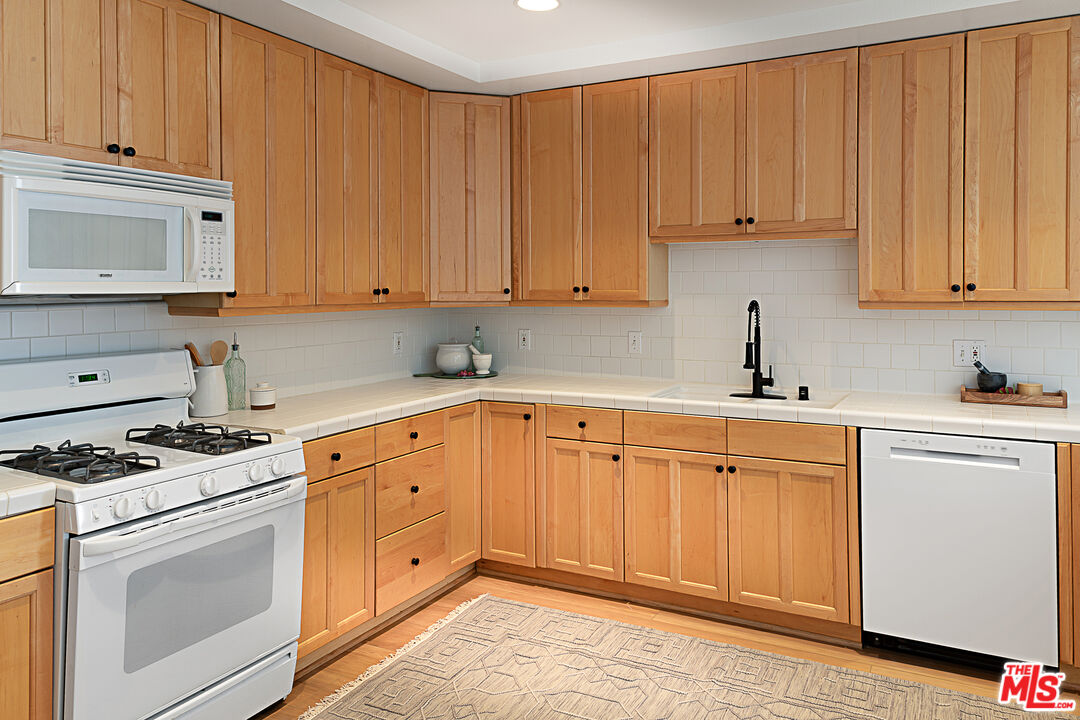 4915 Coldwater Canyon Ave Unit: 4