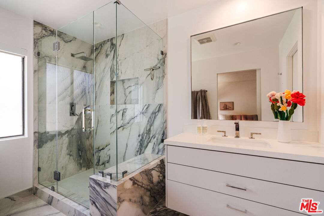 4608 Glencoe Ave Unit: 3