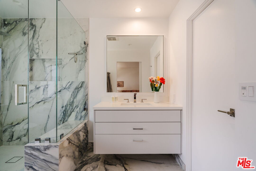 4608 Glencoe Ave Unit: 3