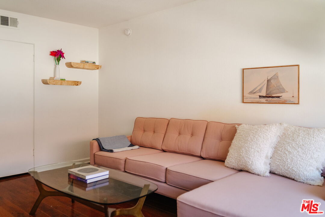 4608 Glencoe Ave Unit: 3
