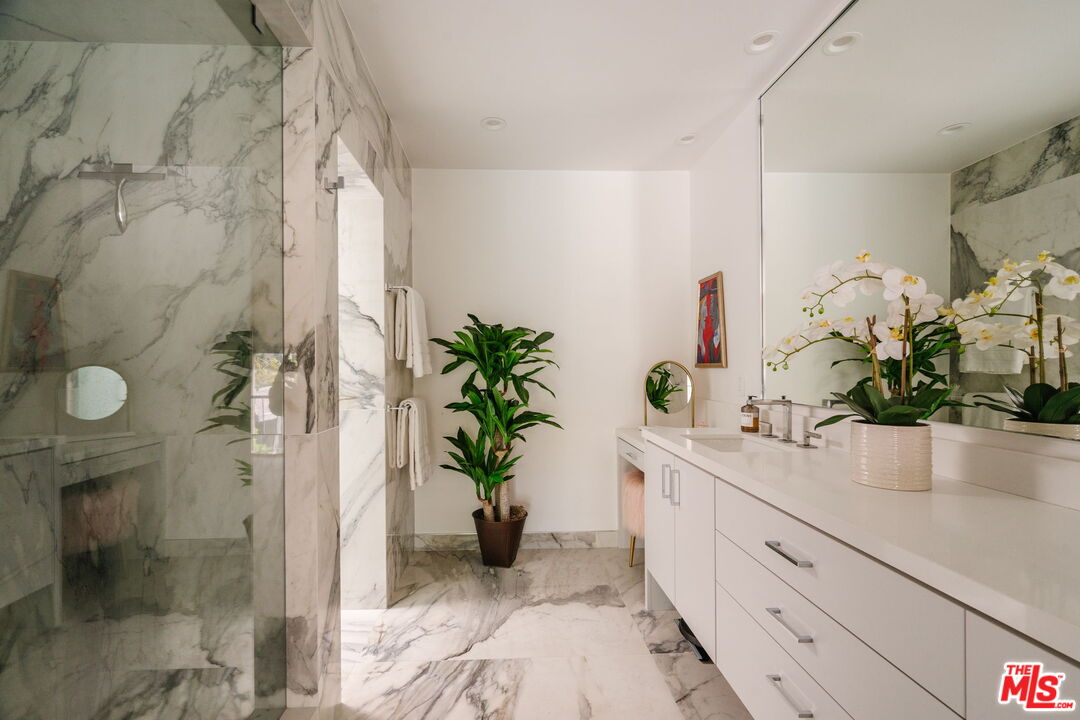 4608 Glencoe Ave Unit: 3