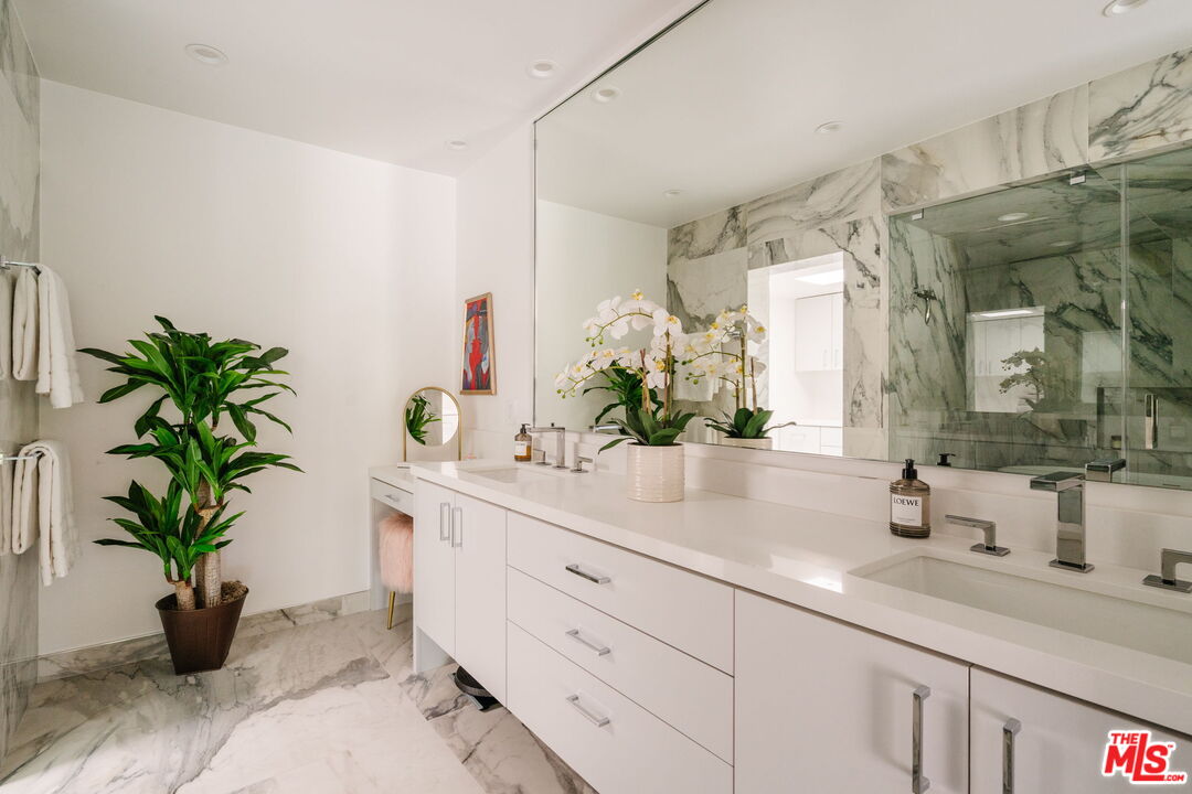 4608 Glencoe Ave Unit: 3