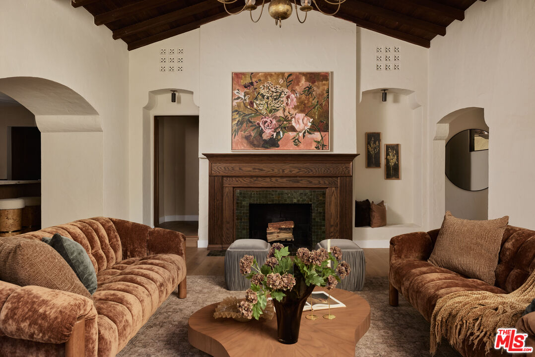 6255 Del Valle Dr