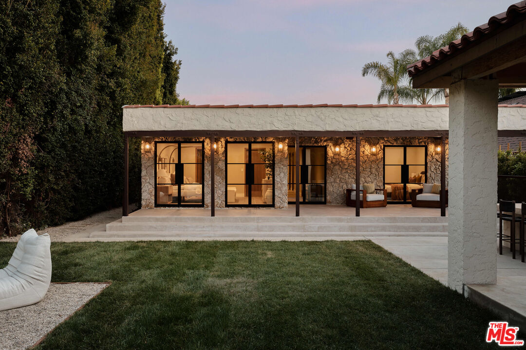 6255 Del Valle Dr