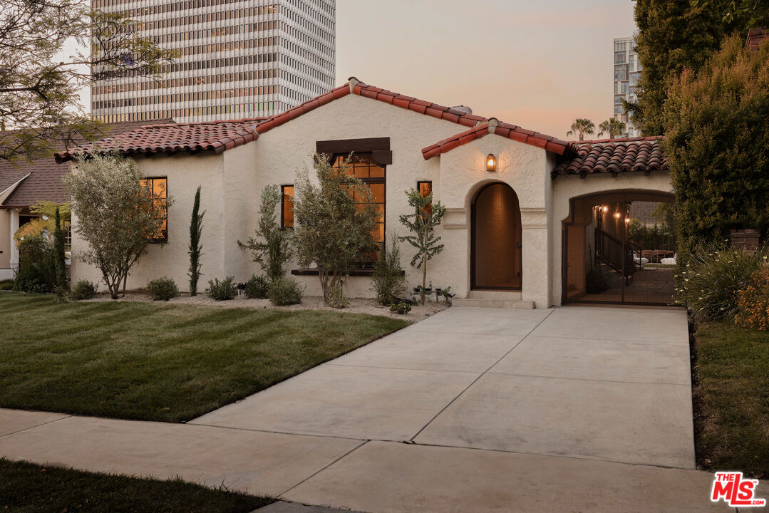 6255 Del Valle Dr