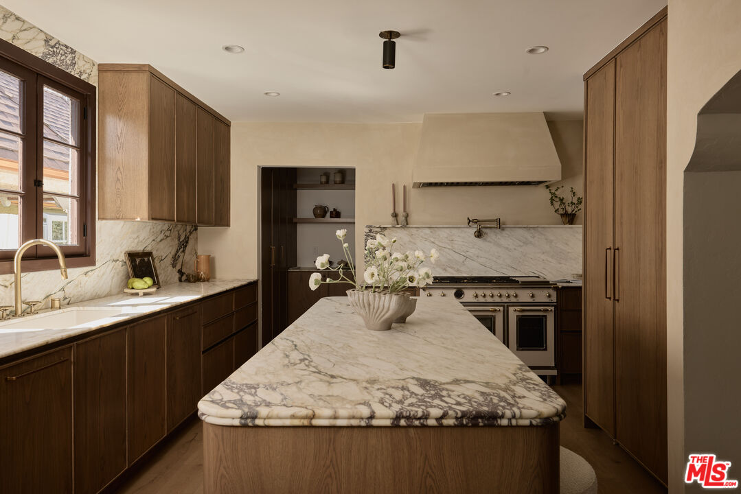 6255 Del Valle Dr
