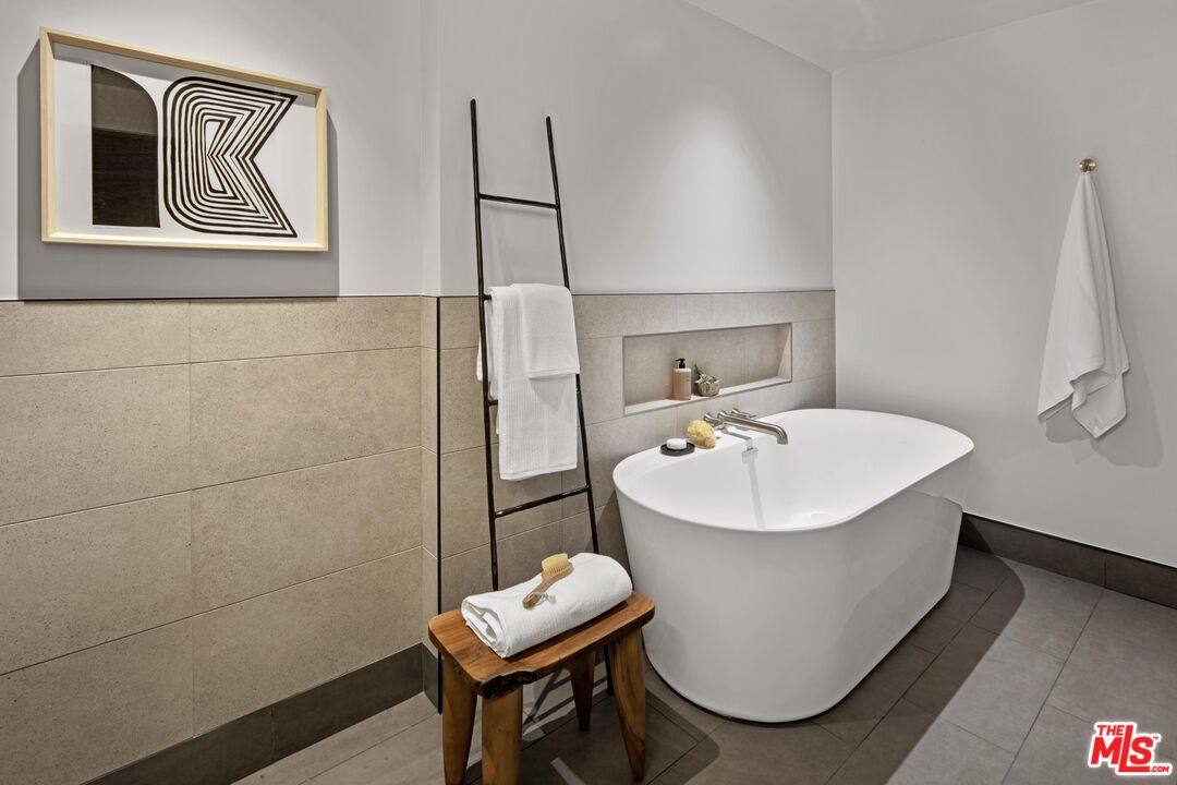 9001 Santa Monica Blvd Unit: 307