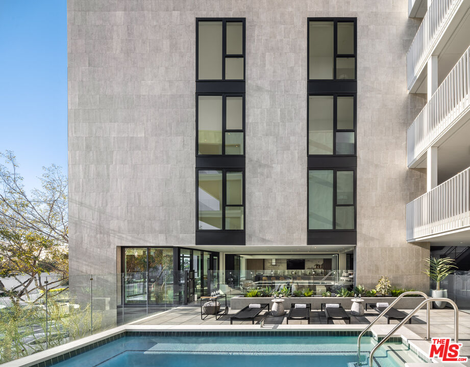 9001 Santa Monica Blvd Unit: 307