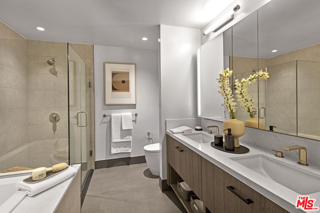 9001 Santa Monica Blvd Unit: 307
