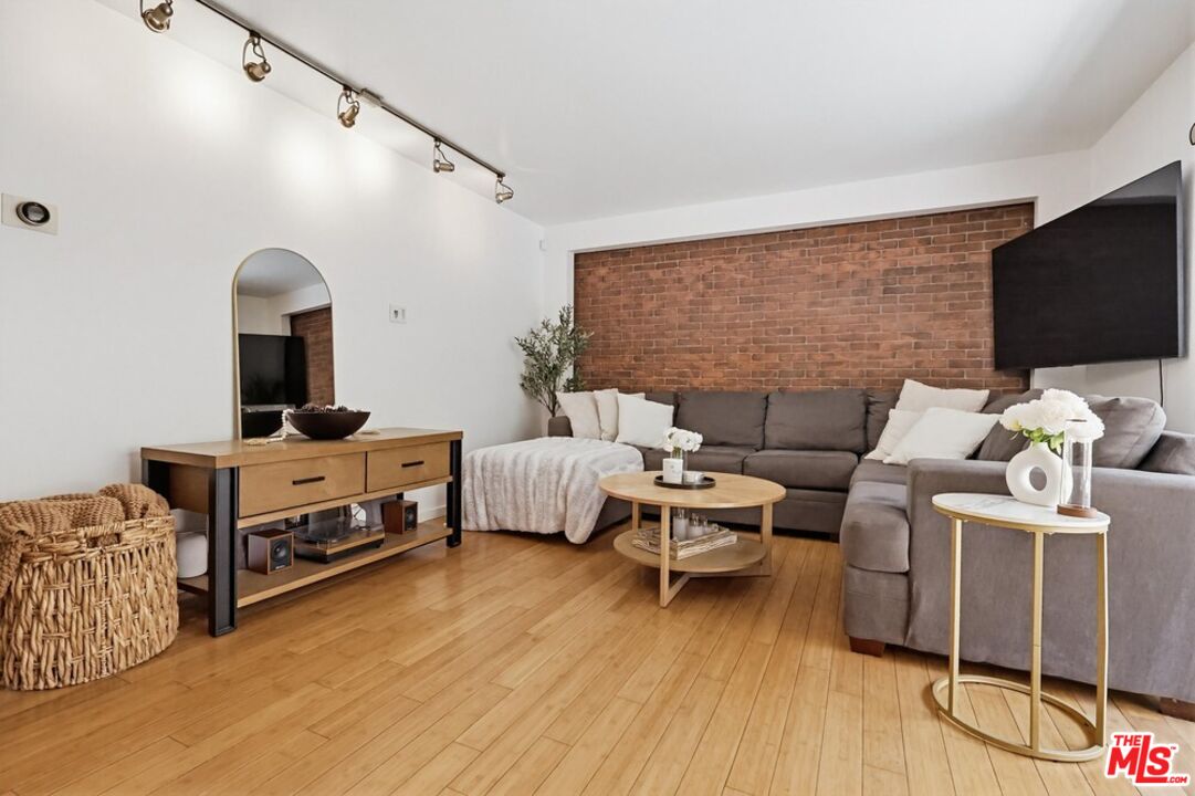 970 Palm Ave Unit: 101