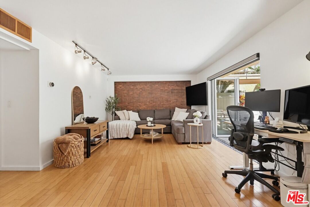 970 Palm Ave Unit: 101
