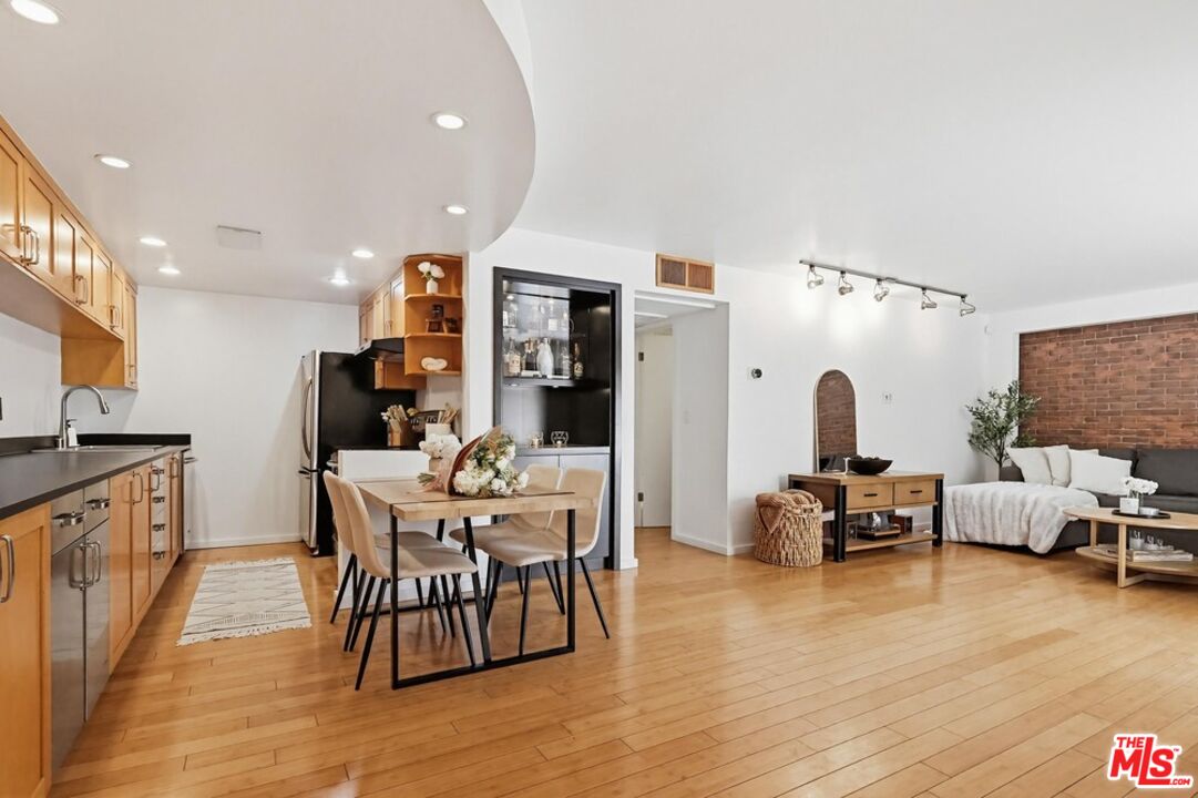 970 Palm Ave Unit: 101